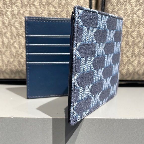 Michael Kors Men’s Women’s Cooper Logo Fabric Billfold Wallet Navy Multi NWT - Picture 3 of 16